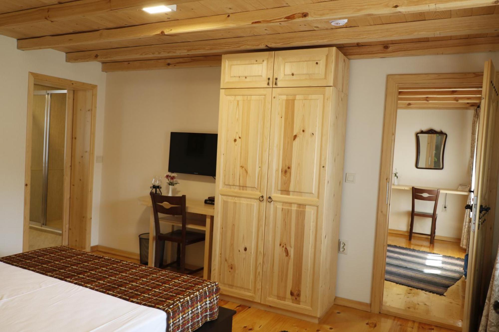 Guest House Epochs Since 1871 Lyaskovets Pokoj fotografie