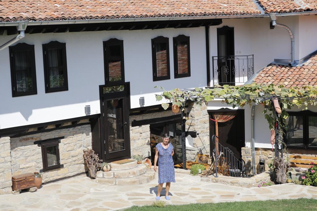 Guest House Epochs Since 1871 Lyaskovets Exteriér fotografie